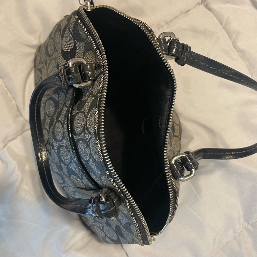 Coach purse. - Picture 3 of 4